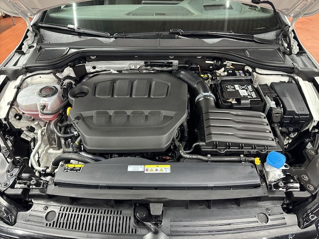 Volkswagen Golf 2.0 TSI DSG