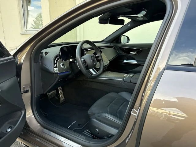 Mercedes-Benz E 200 4MATIC Sedan