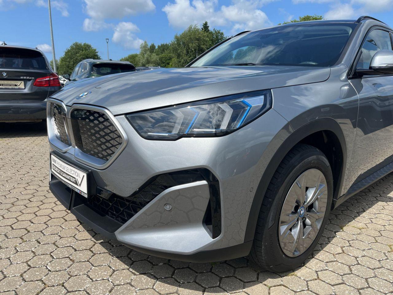 BMW iX2 xDrive30