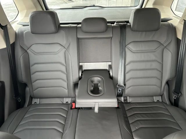 Volkswagen Touareg Luftfederung / AHK / Innovision Cockpit