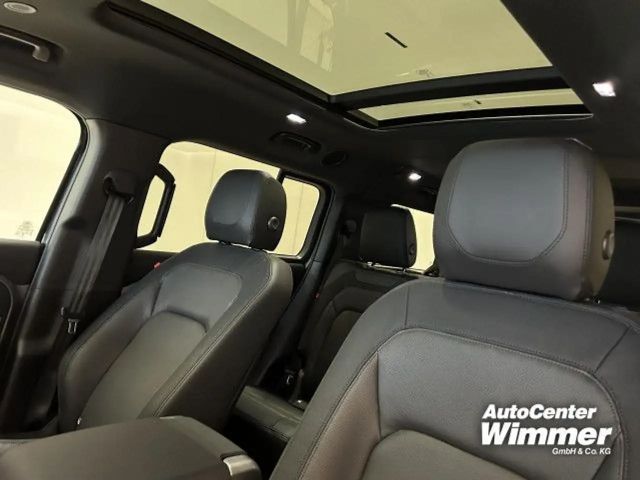 Land Rover Defender Black Pack D300 Dynamic SE