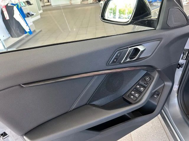 BMW 118 118i Sedan Sport Line