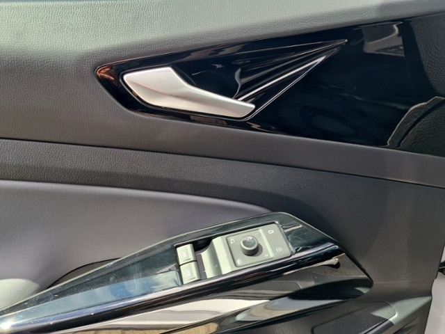 Volkswagen ID.4 150kW +AHK+WR+WÄRMEPUMPE+NAVI+MATRIX