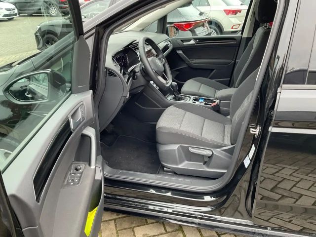 Volkswagen Touran 1.5 TSI DSG R-Line