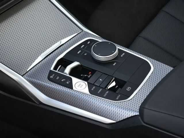 BMW 330 330e M-Sport xDrive