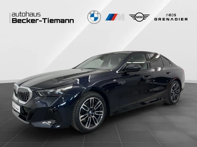 BMW 520 520d M-Sport Sedan