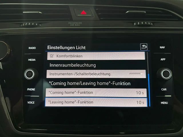Volkswagen Touran 2,0 TDI *NAVI*ACC*AHK*PANO*PDC vo/hi*Elektr. He...