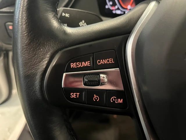 BMW 118 118i 5-deurs Sedan Sport Line