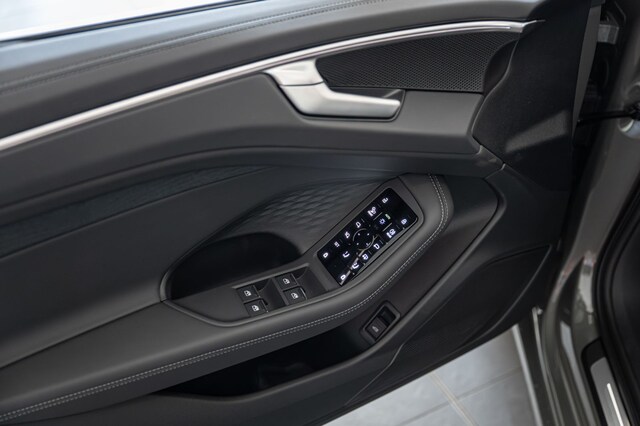 Audi A6 Avant Quattro S-Tronic