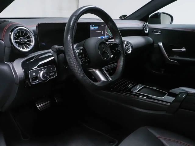 Mercedes-Benz CLA 200 AMG Line Coupé