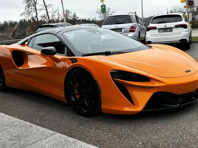 McLaren Artura Spider