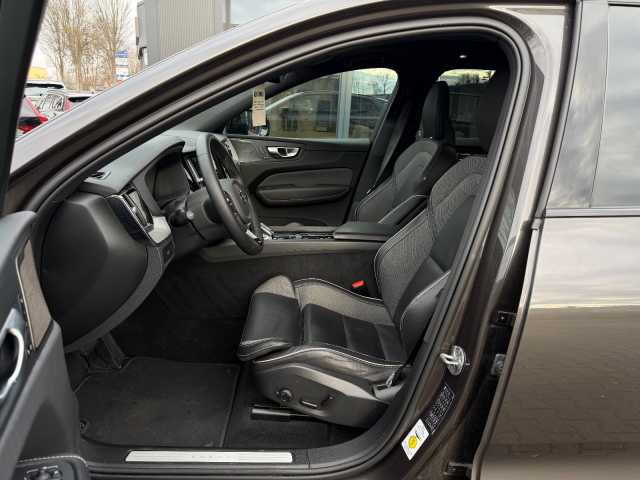 Volvo XC60 AWD Dark Plus