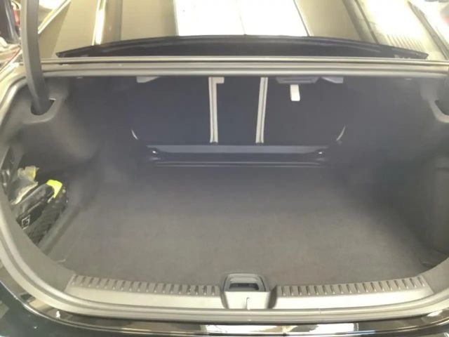 Mercedes-Benz E 200 AMG Line Sedan