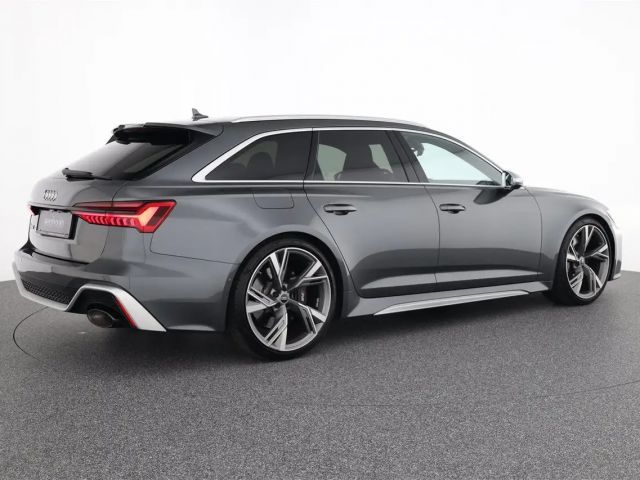 Audi RS6 Avant Quattro S-Tronic