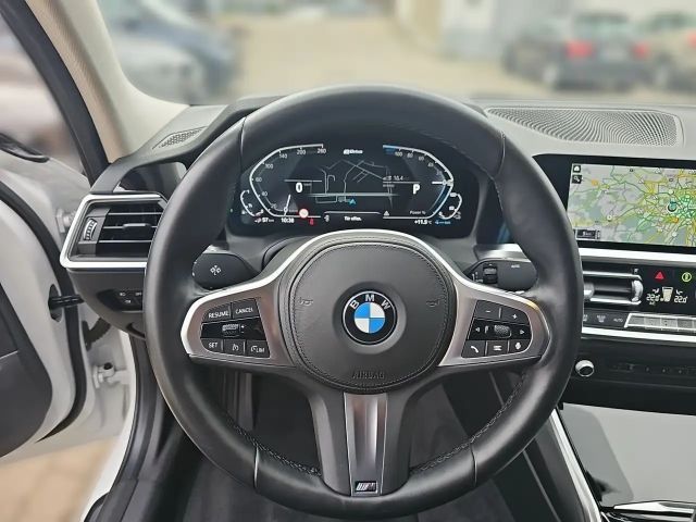 BMW 330 330e Sedan