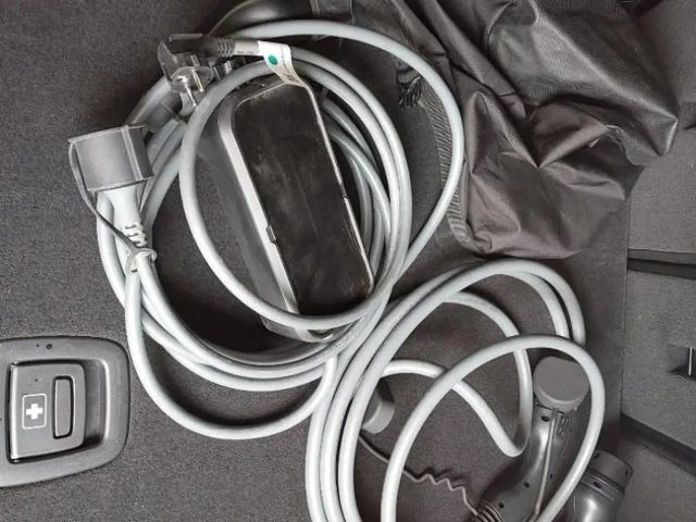 BMW 330 FACELIFT 2 - PANODAK - HIFI