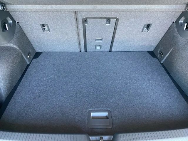 Volkswagen Golf 1.5 eTSI DSG IQ.Drive R-Line