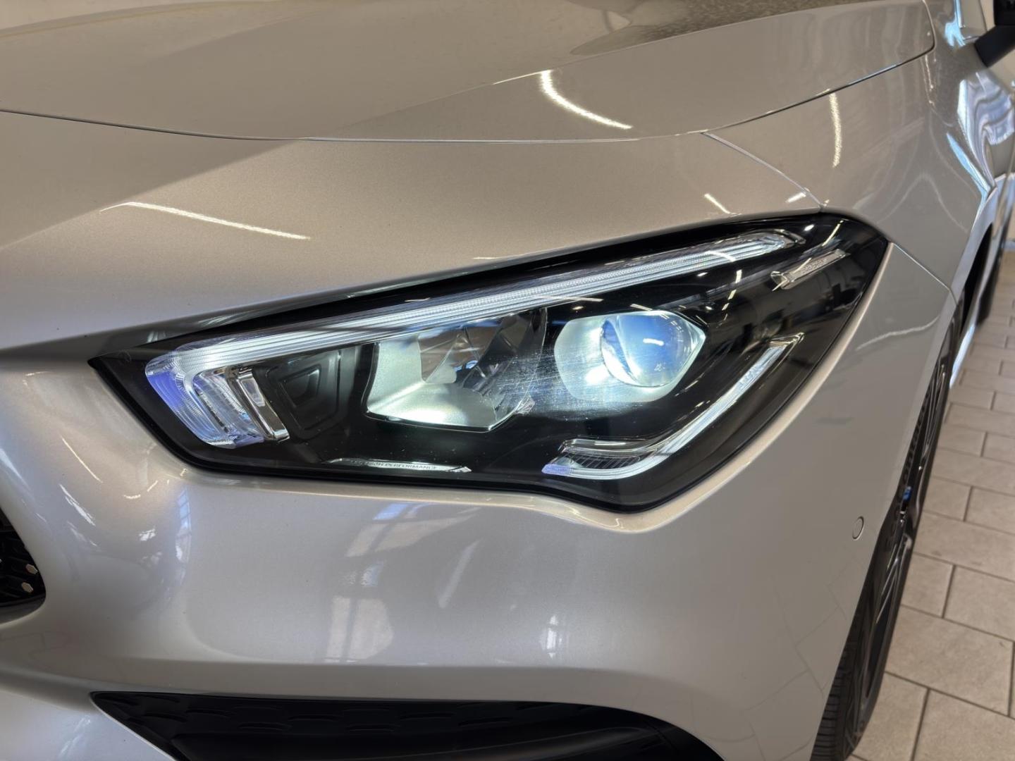 Mercedes-Benz CLA 200 AMG Line