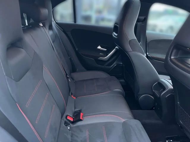 Mercedes-Benz A 220 A 220 d AMG Line