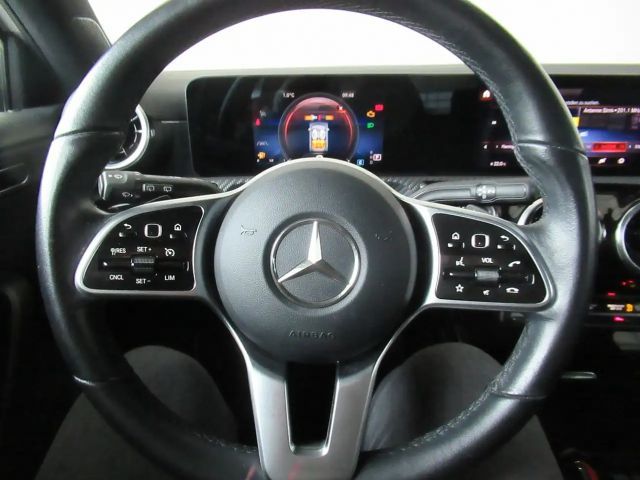 Mercedes-Benz A 180 A 180 d