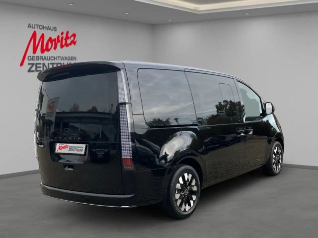 Hyundai Staria Signature