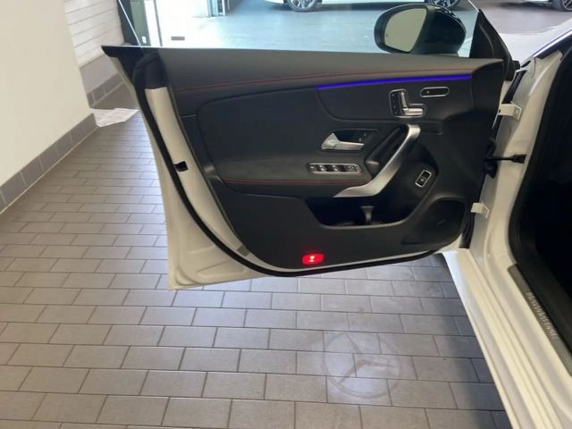 Mercedes-Benz CLA 180 CLA