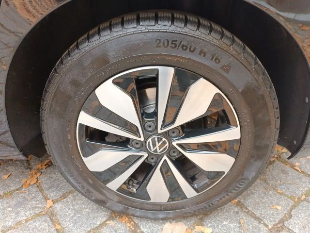 Volkswagen Touran 1.5 TSI DSG