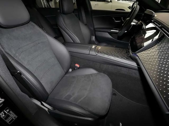 Mercedes-Benz E 220 AMG Line E 220 d Sedan