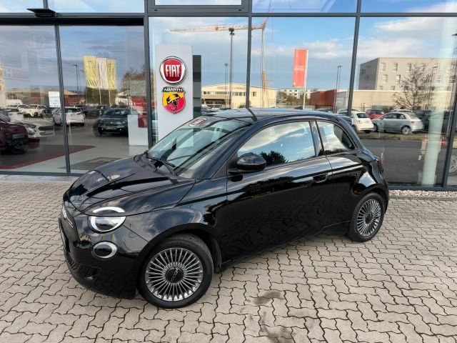 Fiat 500e Action