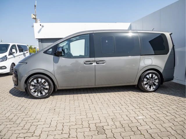 Hyundai Staria Signature