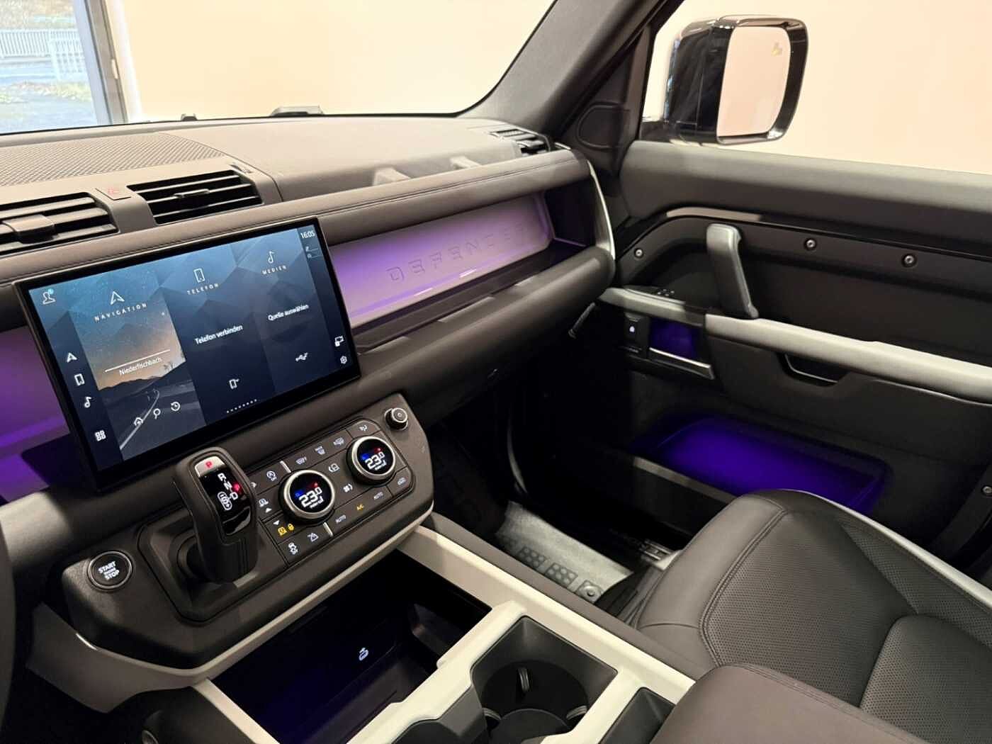 Land Rover Defender 110 Dynamic SE