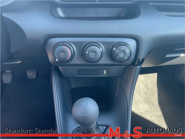 Toyota Yaris 1.0 VVT-i Basis