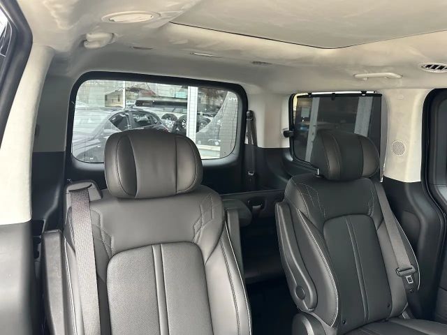 Hyundai Staria Signature