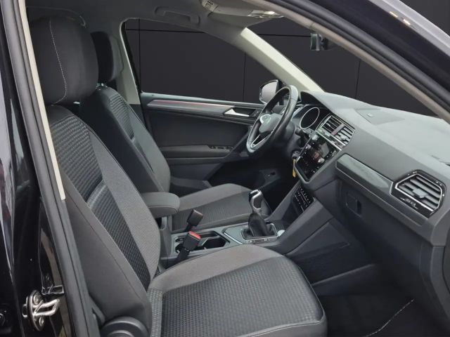 Volkswagen Tiguan Active LED Navi ACC RFK SH LM