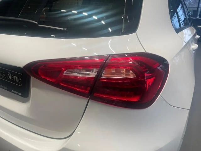 Mercedes-Benz A 200 AMBUX+CARPLAY+LED+SHZ+PDC