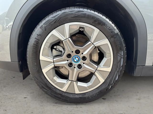 BMW iX2 xDrive30