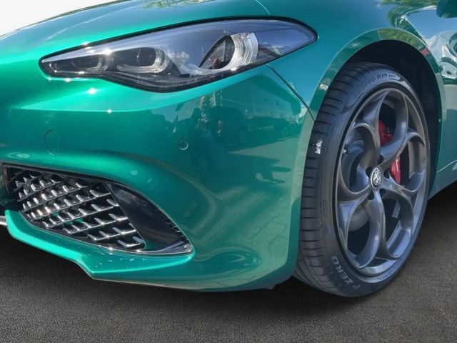 Alfa Romeo Giulia AT8 Q4 Turbo