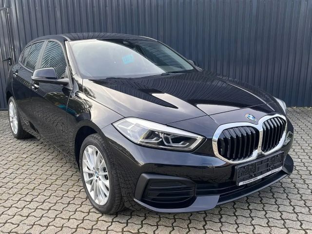 BMW 118 118i 5-deurs Sedan