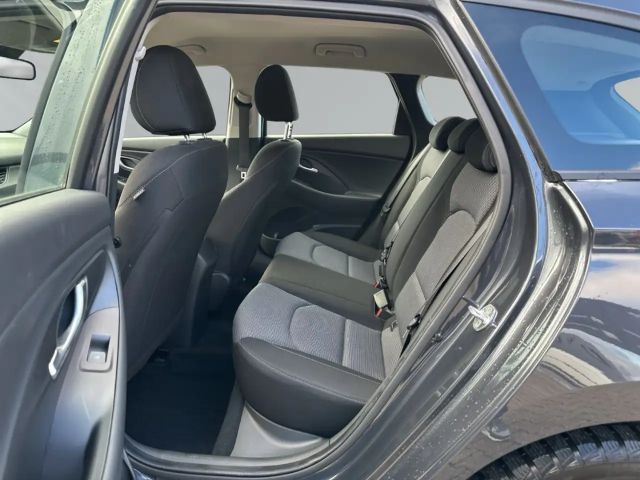 Hyundai i30 DCT AUTOMATIK KLIMA + SITZHEIZUNG + TEMPOMAT + PAR