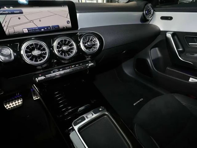 Mercedes-Benz CLA 200 AMG Line Coupé