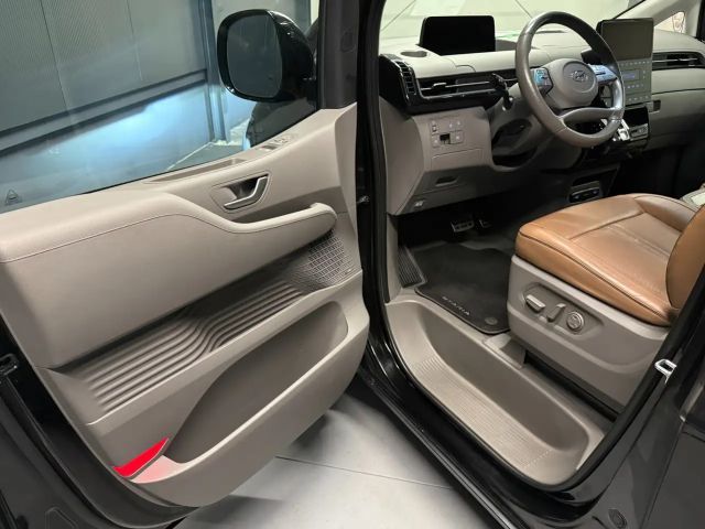 Hyundai Staria Signature Vierwielaandrijving