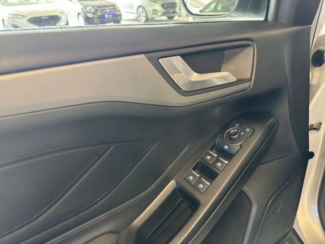 Ford Focus Cool & Connect EcoBoost Wagon