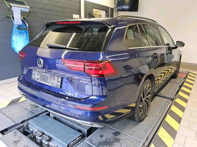 Volkswagen Golf 2.0 TDI DSG Style Variant