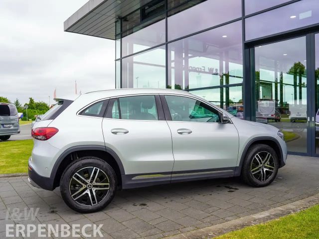 Mercedes-Benz GLA 200 Progressive