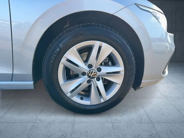 Volkswagen Golf 1.5 eTSI DSG Life Variant