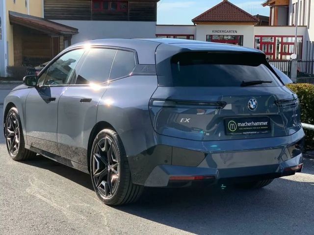 BMW iX xDrive