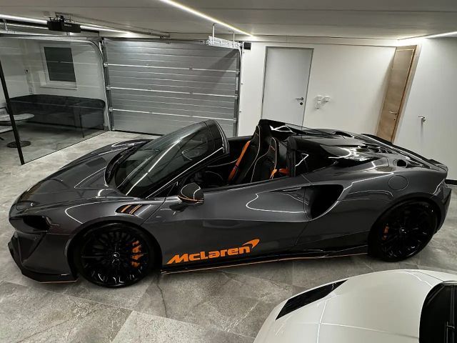 McLaren Artura Spider