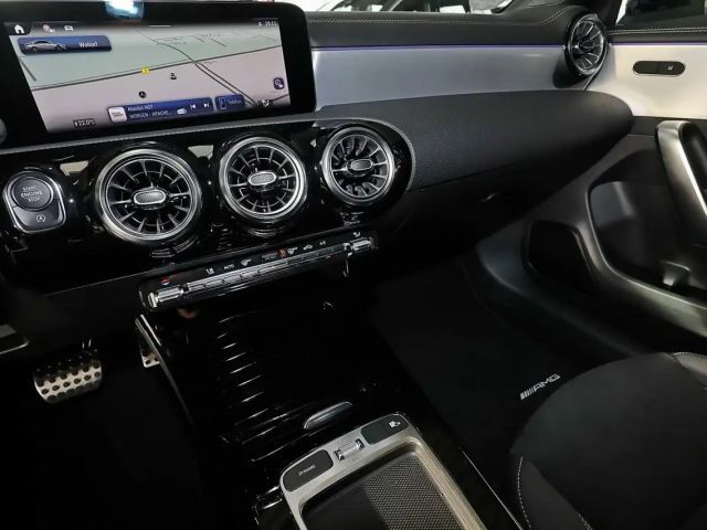 Mercedes-Benz CLA 200 AMG Line Coupé