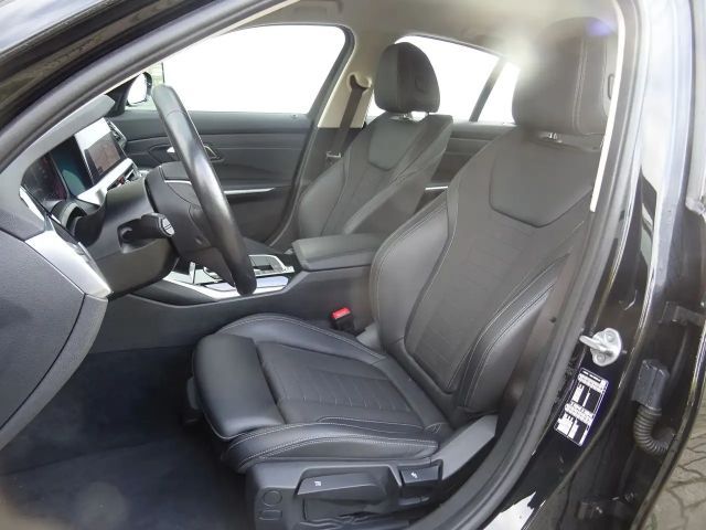 BMW 320 320i Sedan Sport Line