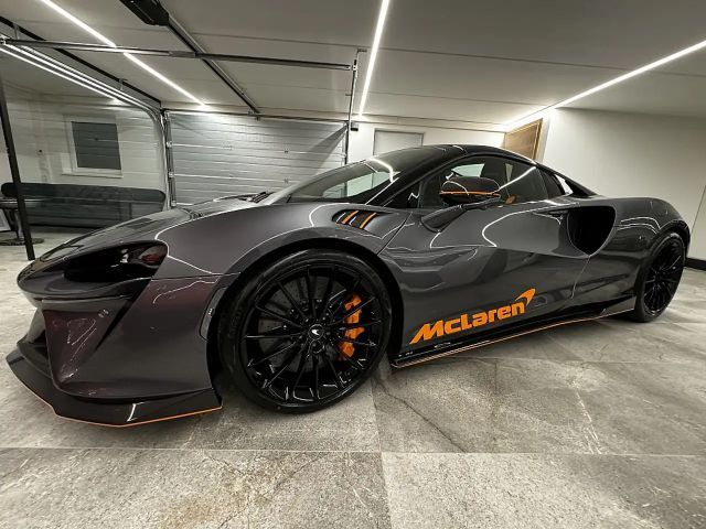 McLaren Artura Spider